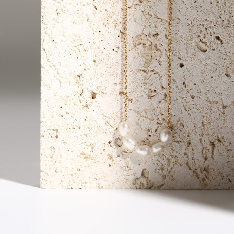 Zselyke – Minimalista szerkezetű arany nyaklánc