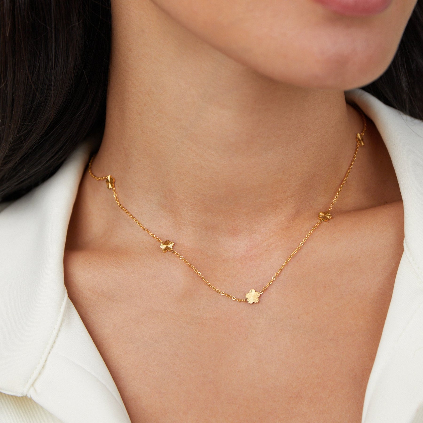 Éva – Nyaklánc finom színes hangsúlyokkal