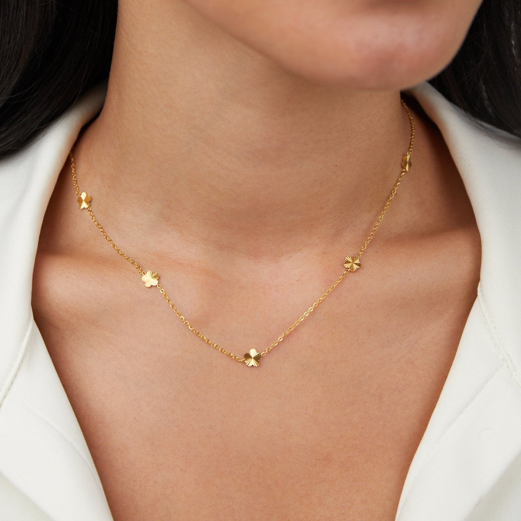 Éva – Nyaklánc finom színes hangsúlyokkal